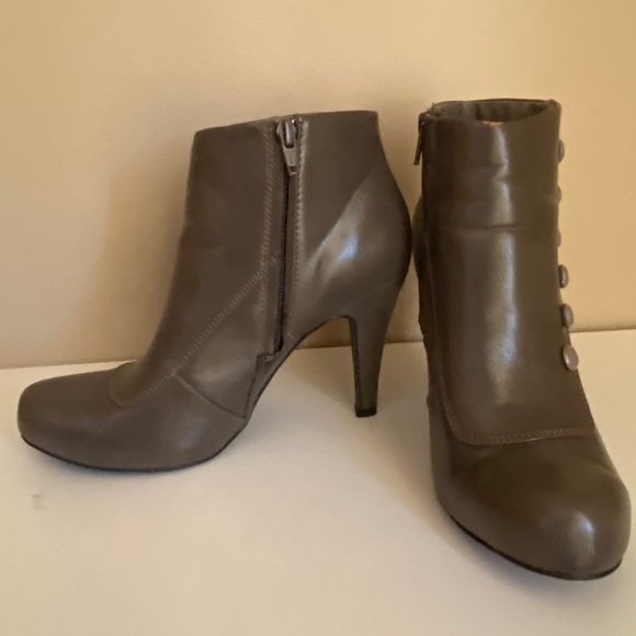 Fioni olive green button detail bootie - Picture 3 of 16